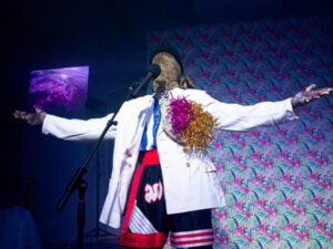 DEVEMOS SEMPRE PERDOAR OS COBARDES, MAS NUNCA SER COMO ELES ⬤ Tiago Vieira